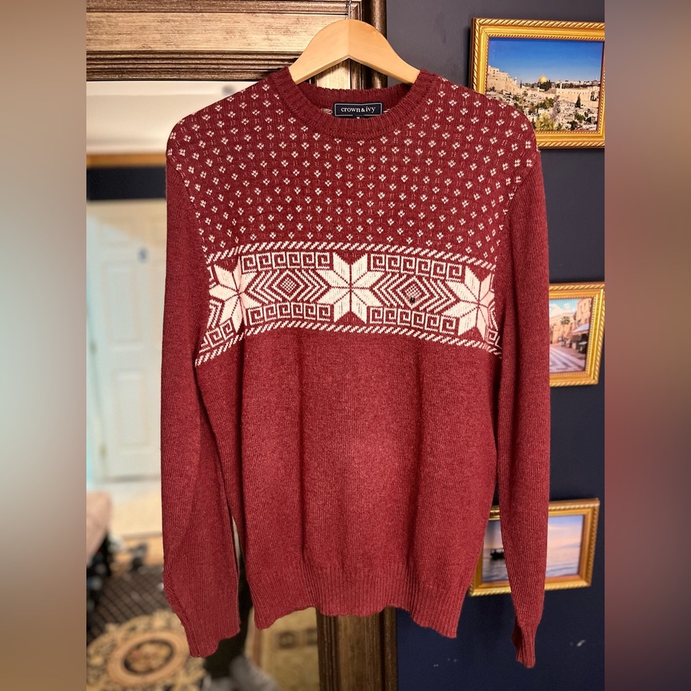 Men’s Crown & Ivy Sweater. Winter Theme